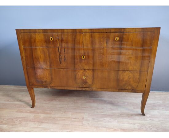 Burl chest of drawers