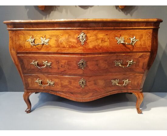 Cassettone Modena mosso