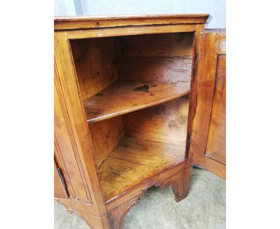 Credenza veneta scantonata