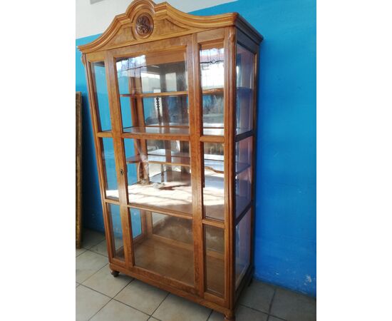 Display cabinet.