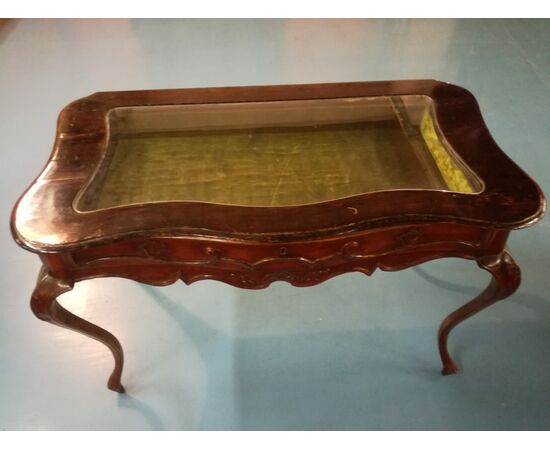 Teca in noce fianchi mossi