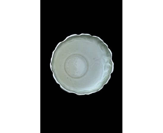 Vaso giardiniera in ceramica barbottina con decoro floreale.Francia.