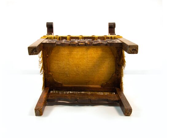 Poltrona in noce, XVII secolo