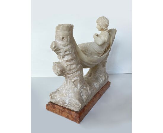 Scultura donna su amaca - inizio Novecento