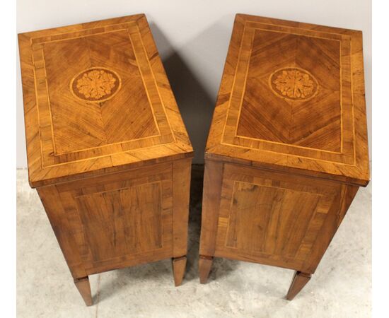 Antica coppia comodini Luigi XVI in noce intarsiati - Italia epoca '700