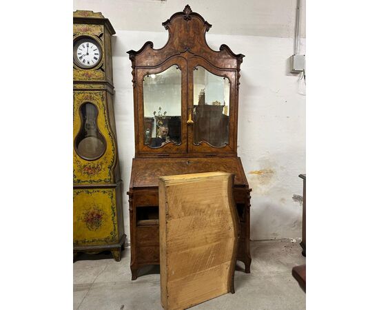 Louis XV trumeau, serpentine front and sides. Emilia/Tuscany. Early 1700s.