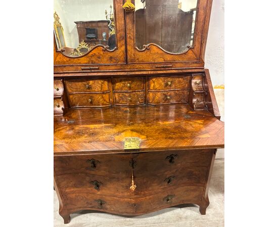 Louis XV trumeau, serpentine front and sides. Emilia/Tuscany. Early 1700s.