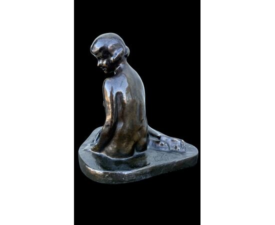 Bronze sculpture depicting a female nude. France.