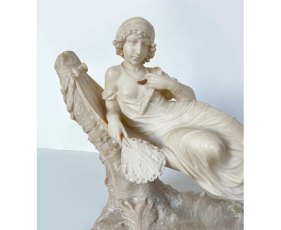 Scultura donna su amaca - inizio Novecento