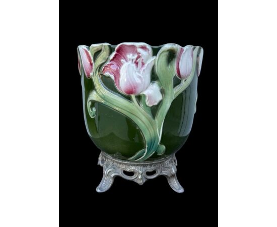 Vaso giardiniera in ceramica barbottina con decoro floreale.Francia.