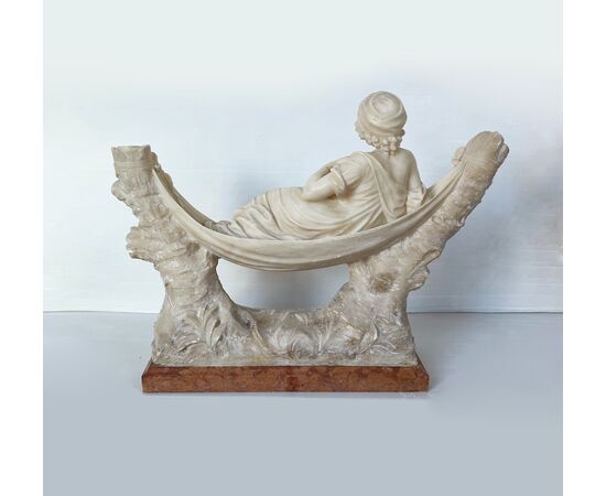 Scultura donna su amaca - inizio Novecento