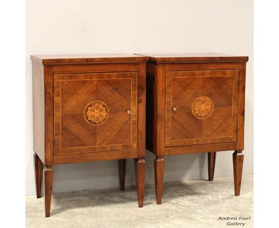 Antica coppia comodini Luigi XVI in noce intarsiati - Italia epoca '700