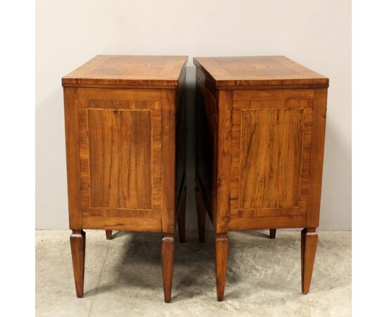 Antica coppia comodini Luigi XVI in noce intarsiati - Italia epoca '700