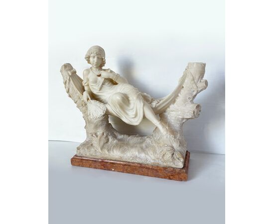 Scultura donna su amaca - inizio Novecento