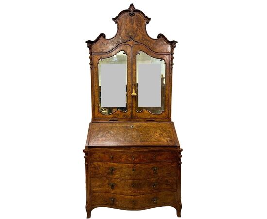 Louis XV trumeau, serpentine front and sides. Emilia/Tuscany. Early 1700s.