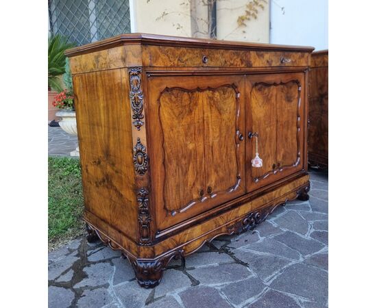 Coppia di credenze bolognesi 1830 Carlo X in radica di noce