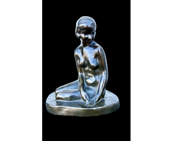 Scultura in bronzo raffigurante nudo femminile.Francia.