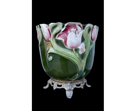 Vaso giardiniera in ceramica barbottina con decoro floreale.Francia.