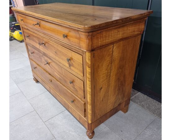 Venetian chest of drawers, light walnut and cherry wood, from 1850 with 4 drawers