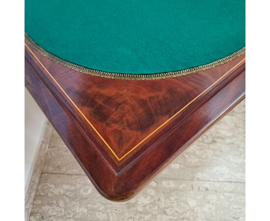 Charles X game table 1820 in maple and mahogany with inlays
