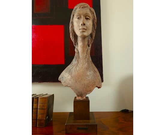 Terracotta Female Sculpture (1976) by Vincenzo Brunetti: A Masterpiece