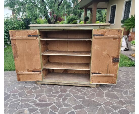 Credenza laccata veneziana del 700 – Un’eleganza senza tempo