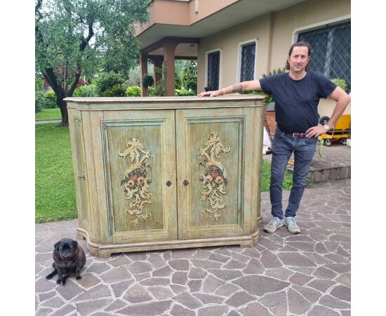 Credenza laccata veneziana del 700 – Un’eleganza senza tempo