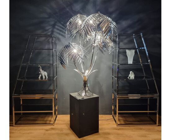 Imposing Floor Lamp: The Vintage Charm of the Kenzia in Satin Steel