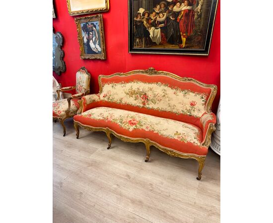 Divano in oro zecchino