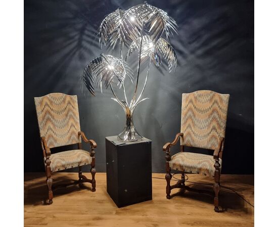 Imposing Floor Lamp: The Vintage Charm of the Kenzia in Satin Steel