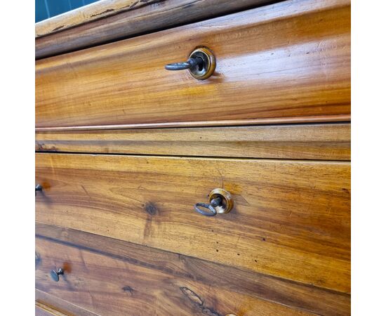 Venetian chest of drawers, light walnut and cherry wood, from 1850 with 4 drawers