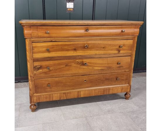 Venetian chest of drawers, light walnut and cherry wood, from 1850 with 4 drawers