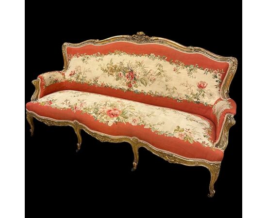 Divano in oro zecchino