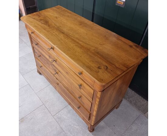 Venetian chest of drawers, light walnut and cherry wood, from 1850 with 4 drawers