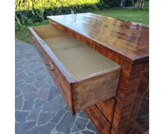 18th Century Louis XVI Modenese chest of drawers in walnut with various woods and inlays