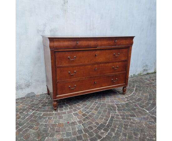 Cherry wood chest of drawers from the 1800s