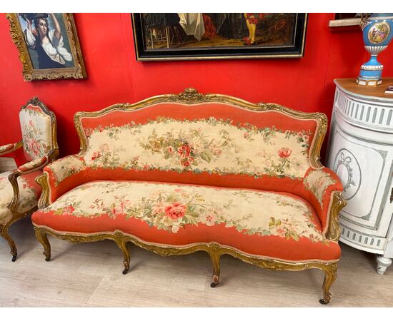 Divano in oro zecchino