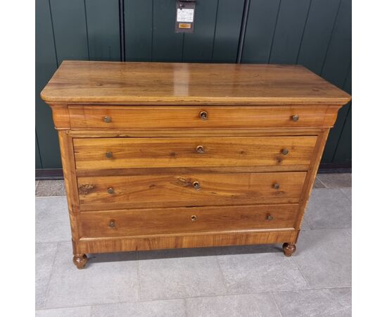 Venetian chest of drawers, light walnut and cherry wood, from 1850 with 4 drawers