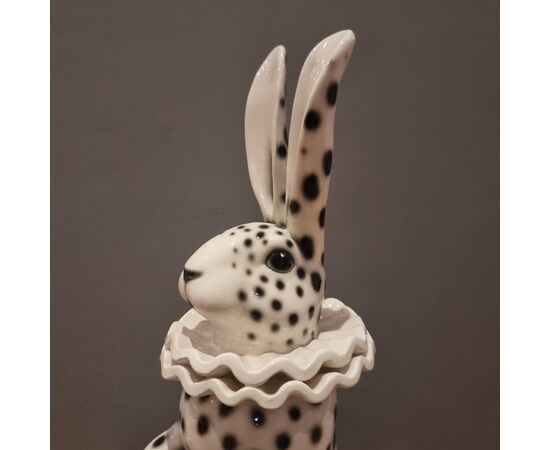 Lampada con Coniglio in Ceramica Dipinta vestiro da Pierrot