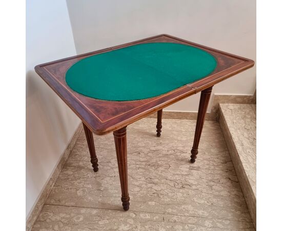 Charles X game table 1820 in maple and mahogany with inlays