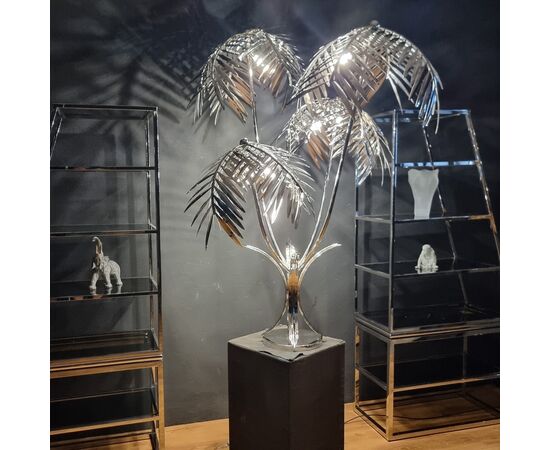 Imposing Floor Lamp: The Vintage Charm of the Kenzia in Satin Steel