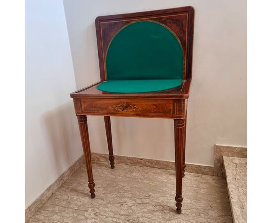 Charles X game table 1820 in maple and mahogany with inlays