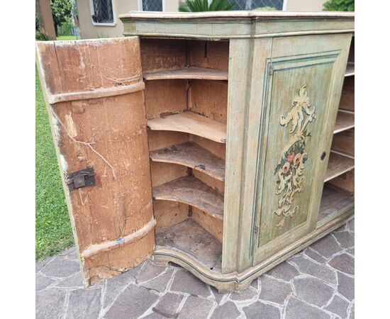 Credenza laccata veneziana del 700 – Un’eleganza senza tempo