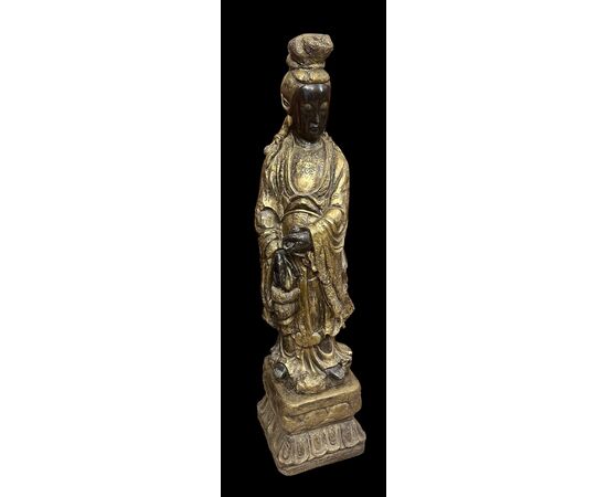 Statua di donna orientale