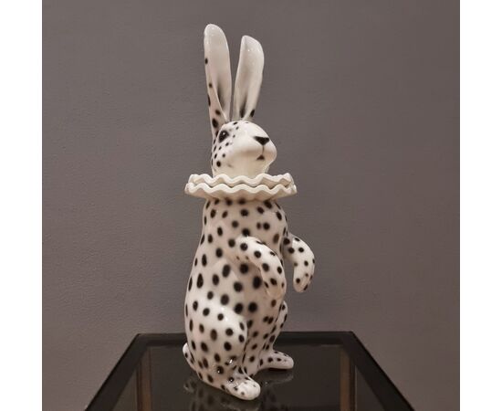 Lampada con Coniglio in Ceramica Dipinta vestiro da Pierrot