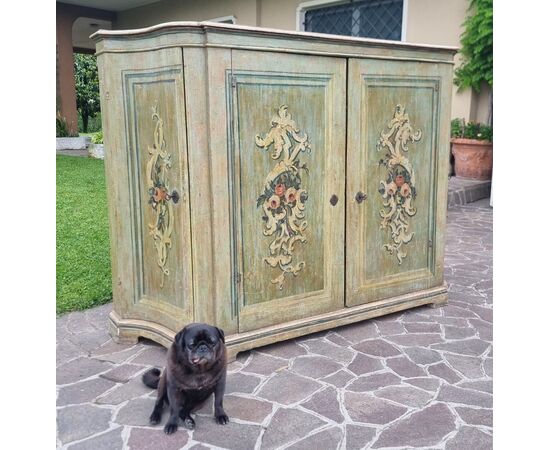 Credenza laccata veneziana del 700 – Un’eleganza senza tempo