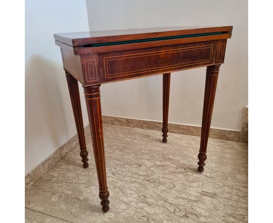 Charles X game table 1820 in maple and mahogany with inlays