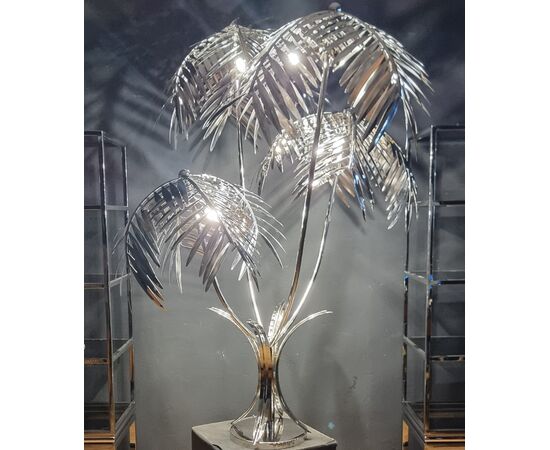 Imposing Floor Lamp: The Vintage Charm of the Kenzia in Satin Steel