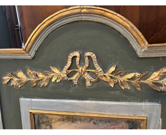 SPECC571 - Lacquered mirror with opening door, 19th century, dimensions cm W 138 x H 133