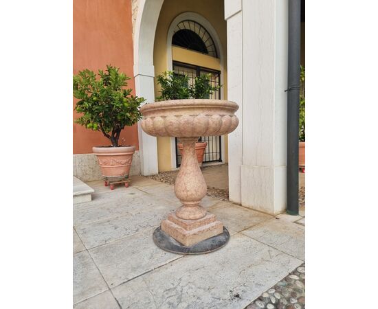 Pair of 20th-century stoups in Verona pink marble